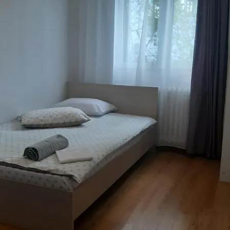 Alba 106 Appartement Boekarest